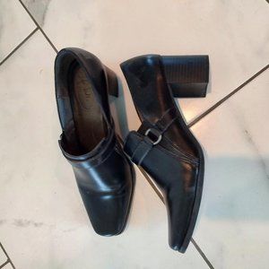 Black Leather Life Stride